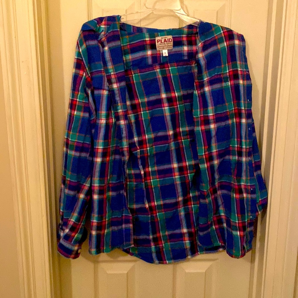 ⭐️Beautiful button up flannel long sleeve.❤️